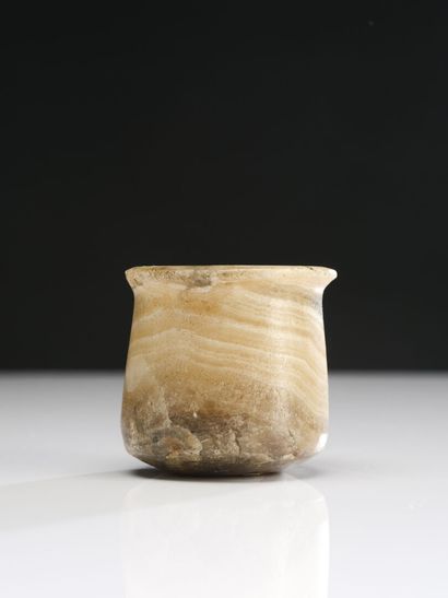 null Tubular beaker with beaded lip.
Alabaster banded. Small shock to the lip, probably...