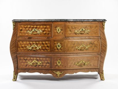 null Curved chest of drawers in veneer inlaid with cube, it opens with three drawers...