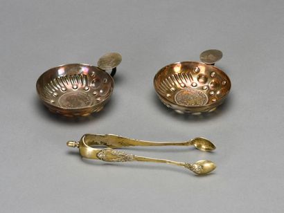 null Two silver wine cups made from 5 franc coins. 
Hallmark Minerve 
Weight : 199...