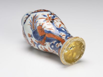 null JAPAN, Porcelain baluster vase 
19th century
H : 15 cm 
