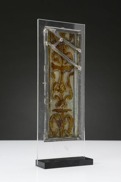 null Fragment of a stained glass window decorated with a fleur de lys
Louis XII period
23...