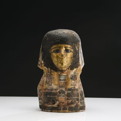 null Masque heaume de momie, au visage doré. Sur le plastron sont représenté Osiris...