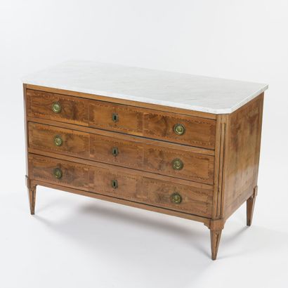 A rectangular chest of drawers in wood veneer,...