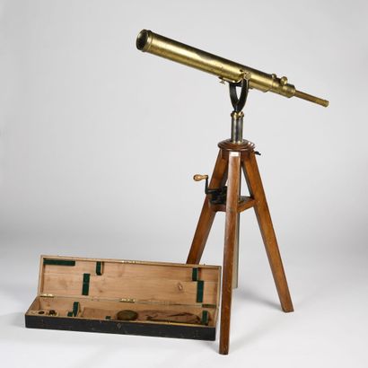 Brass telescope and its rack and pinion base
Paris...