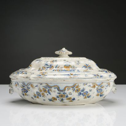 null LYON, An oval tureen in polychrome earthenware decorated with a magot sitting...