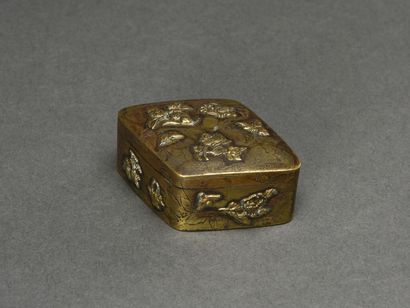 Japan, covered box with profile of rhombus...