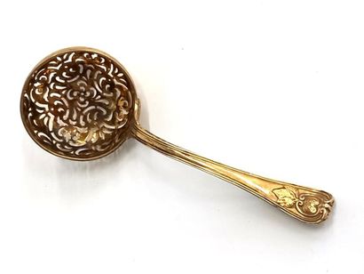 null Sprinkling spoon in openwork vermeil.
Spain 18th century . 