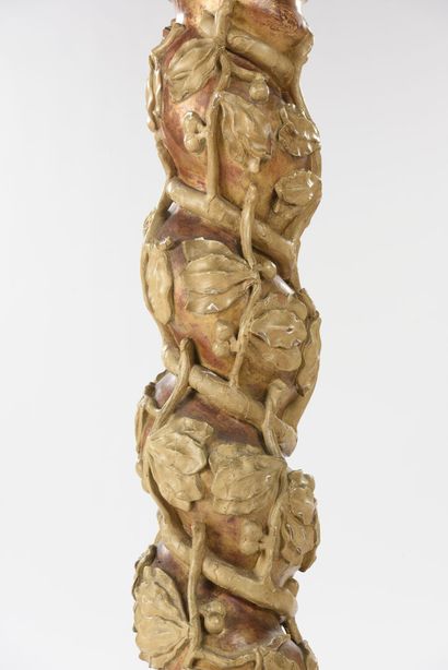 null Gilded wood salomonic column carved with pampers. 
18th century.
H : 128 cm