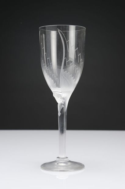 null Marc LALIQUE 
Suite de six coupes à champagne Le Sourire de REIMS
 
H : 20.5...