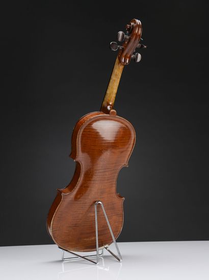 null Il vibrante, violin viola 
Mirecourt 
36 cm
With its case and its bow
H : 59...