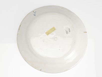 null Earthenware plate decorated with an ostrich hunt 
19th century
diameter : 24.5...