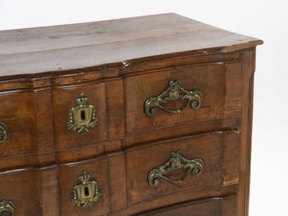 null Natural wood chest of drawers with three drawers and crossbars, decorated with...