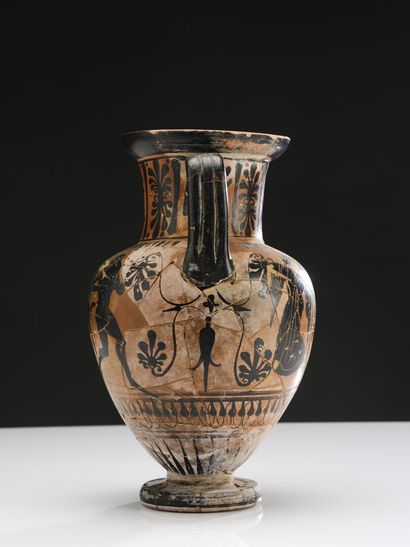 null Amphora with trifid handles with black figures representing on one side a maenad...