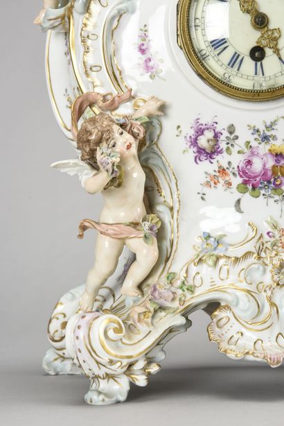 null Polychrome porcelain of Paris clock with seraphim decoration in relief (one...