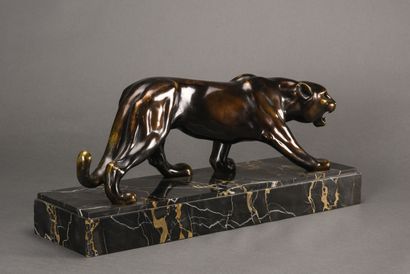 null Panther in patinated bronze 
Edition reveyrolio
Base in marble portor
H panther...