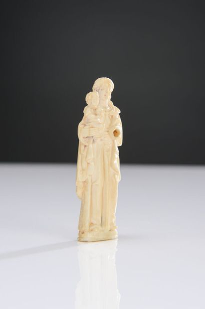 null Virgin and Child in ivory
18th century
(accident to a hand)
H : 7 cm