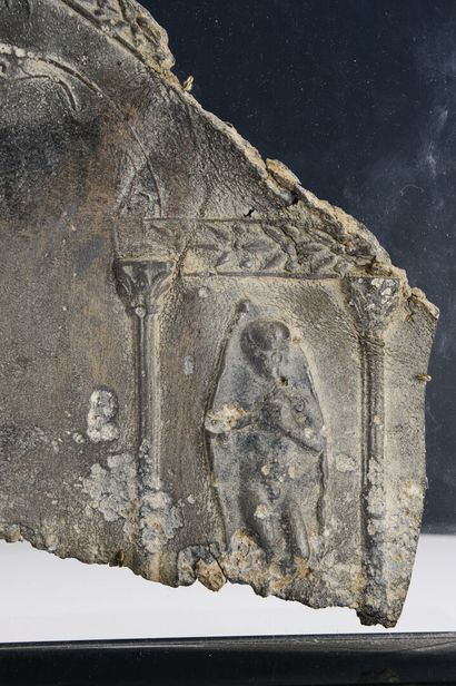 null Fragment of a sarcophagus representing a temple with a triangular pediment decorated...