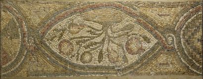 null Important fragment of mosaic decorated with a frieze decorated with a bouquet...