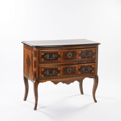 Small chest of drawers in veneer inlaid with...