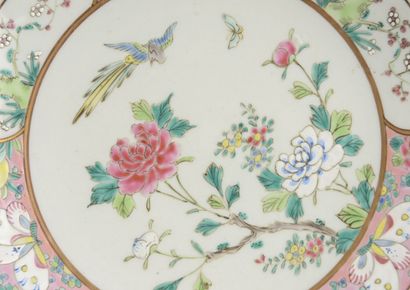 null China, 18th century
Porcelain and enamel plate of the pink family decorated...