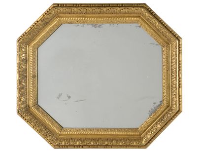 null Octagonal mirror in gilded wood 
Louis XVI style
65 x 57 cm