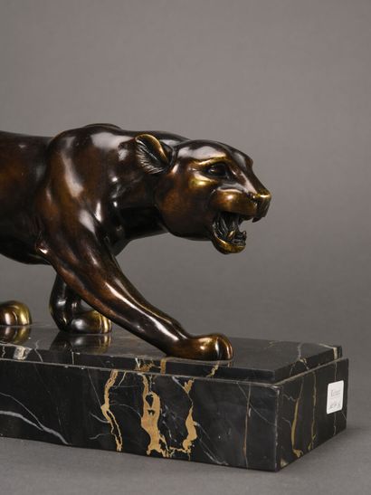 null Panther in patinated bronze 
Edition reveyrolio
Base in marble portor
H panther...