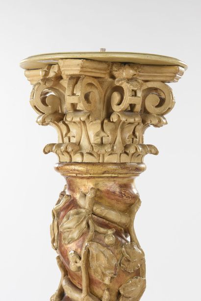 null Gilded wood salomonic column carved with pampers. 
18th century.
H : 128 cm