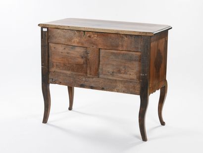 null Small chest of drawers in veneer inlaid with nets of blackened wood with a slightly...