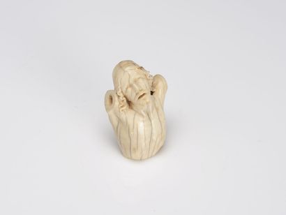 null Bust of Christ in carved ivory 
17th century
H :6 cm
