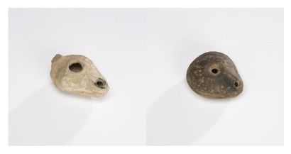 null Lot including two oil lamps, one of which is a frog type
Beige terracotta
Egypt,...