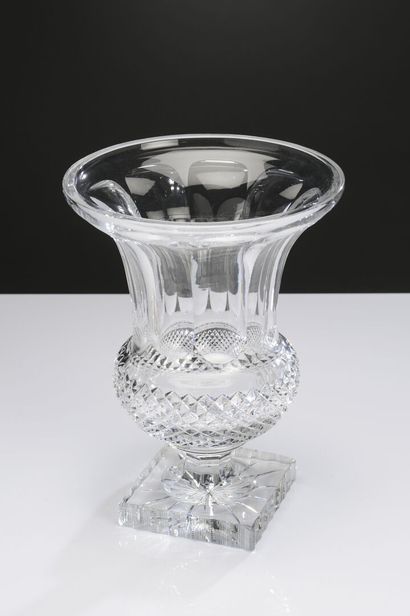 null SAINT LOUIS Cut crystal vase of Medici shape
H : 31 cm