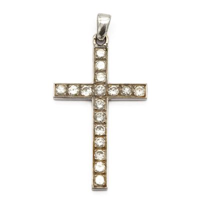 null Cross in 18K (750) white gold, fully set with diamonds. 
Weight : 2,50 g. 
Dimensions...