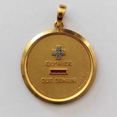 null A. AUGIS Médaille d'Amour en cuivre sertie de pierres imitations 
Plus qu'hier...