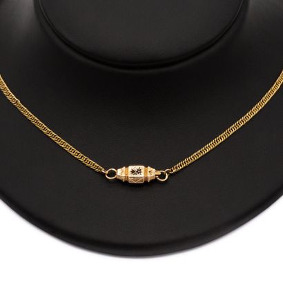 null Necklace in 18 K (750) yellow gold with a polychrome enamel clasp. 
(missing...
