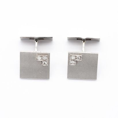 null Pair of cufflinks in 18K white gold (750) adorned with three diamonds each....