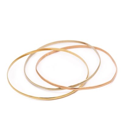 null Three bracelets joncs intertwined of three tones of gold united in 14 K (585)....