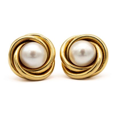 null Paire de boucles d'oreilles en or jaune 18 K (750) ornées de perles mabé dans...