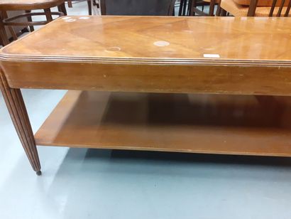 null Table basse en bois avec tiroir sur un des cotés
46 x 109 x 56 cm
Manque bout...