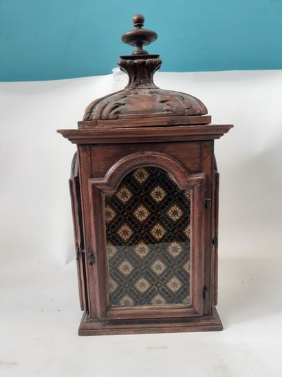 null Vitrine d'applique en chêne sculpté 18ème siècle
H : 66 L : 32 l :23 cm 