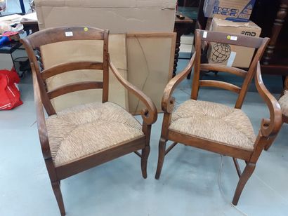 null Suite de deux fauteuils en bois naturel assise paillée 