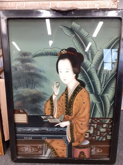 null CHINE, Canton, Peinture sous verre, jeune femme cadre en bois laqué 
54 x 38.5...