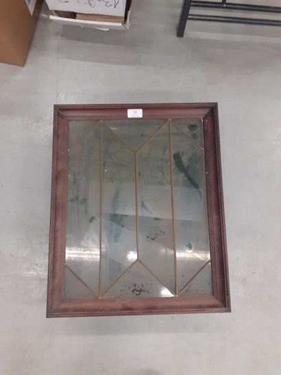 null Vitrine en bois , porte vitrée ornée de baguettes en laiton
52 x 42 cm 