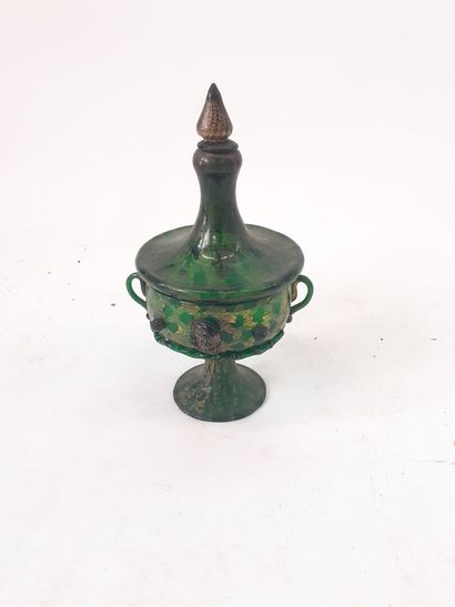 null Vase en verre émaillé 
Vers 1900
H : 21 cm 