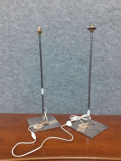 null Deux lampes de table en acier 
65 cm 