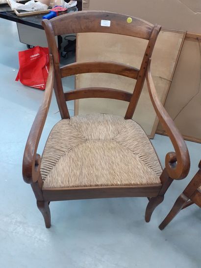 null Suite de deux fauteuils en bois naturel assise paillée 