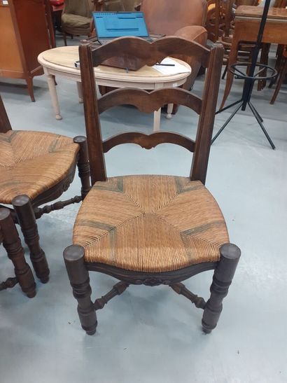 null Quatre chaises paillées en bois 
91 x 50 x 41 cm 