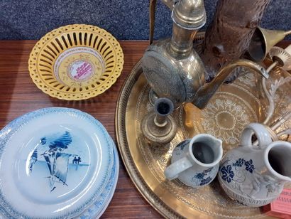 null Lot d'objets divers dont cruches allemandes, assiettes, plat marocain... (a...