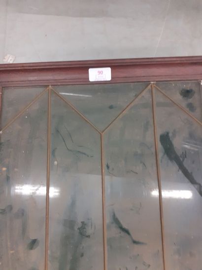 null Vitrine en bois , porte vitrée ornée de baguettes en laiton
52 x 42 cm 