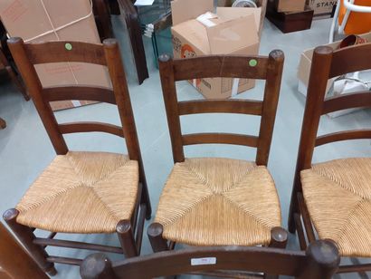 null Six chaises paillées en bois 
86 x 42 x 35 cm 