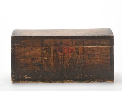 null Coffret de mariage en bois peint
19ème siècle 
H: 22 - L: 27- P : 15 cm 